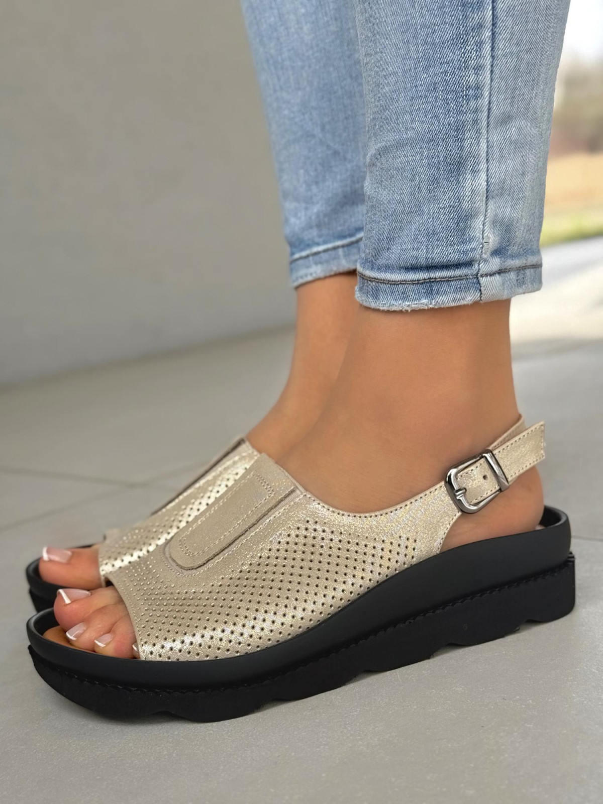 Sandałki damskie ze skóry naturalnej