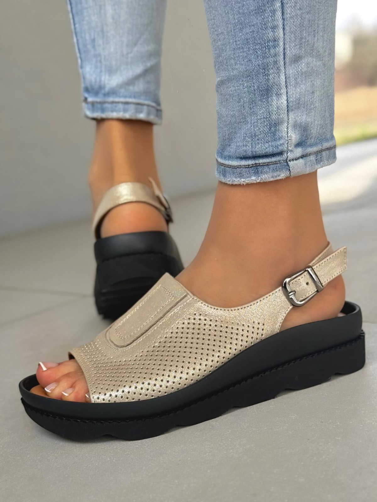 Sandałki damskie ze skóry naturalnej