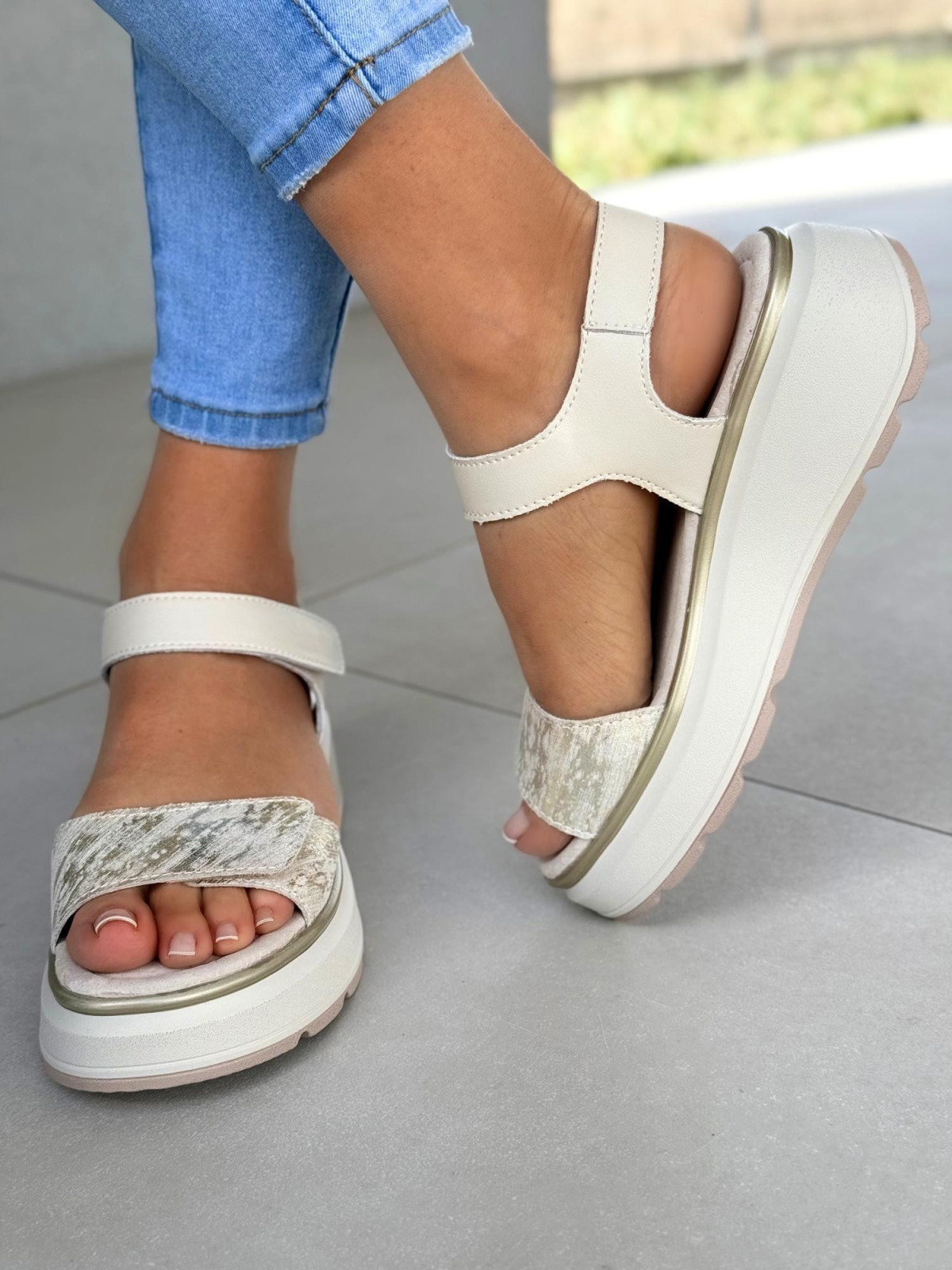 Sandałki damskie ze skóry naturalnej