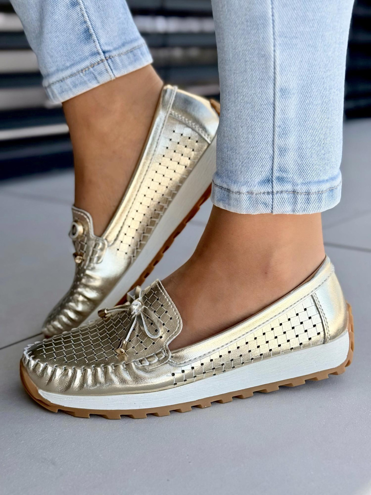 Piękne złote mokasyny damskie ze skóry naturalnej