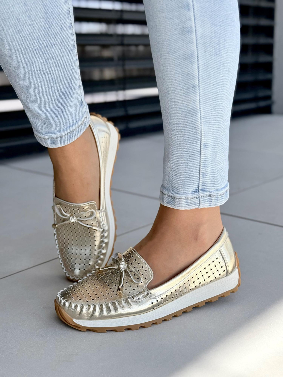 Piękne złote mokasyny damskie ze skóry naturalnej