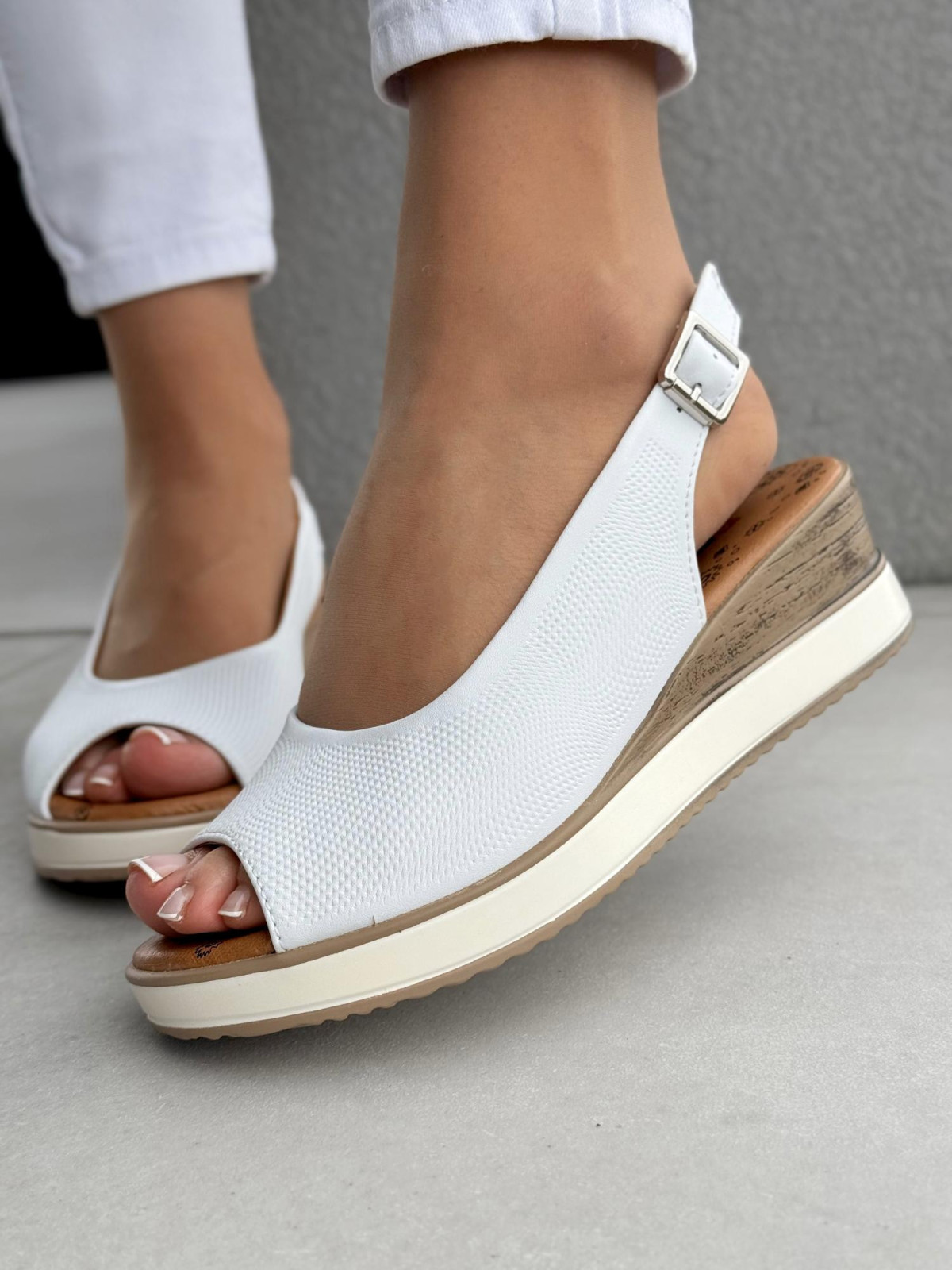 Bardzo  wygodne sandały damskie ze skóry naturalnej