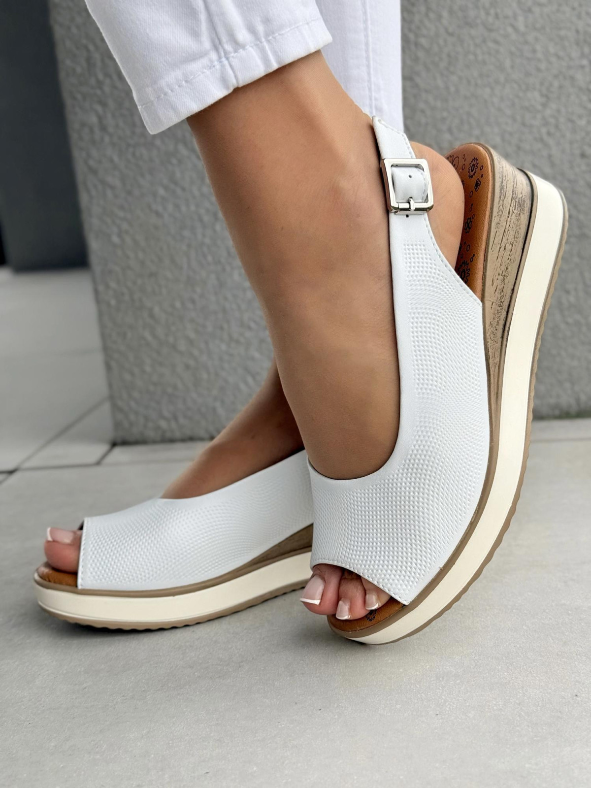 Bardzo  wygodne sandały damskie ze skóry naturalnej