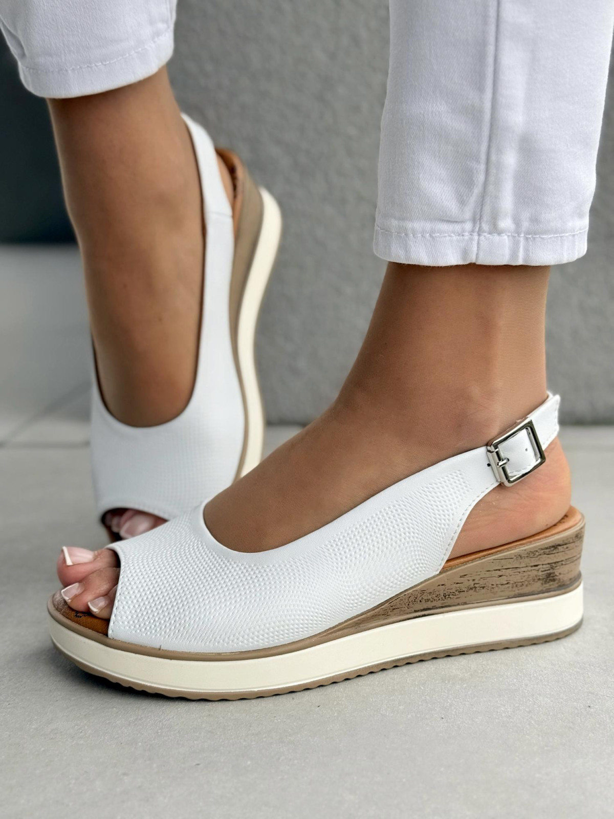 Bardzo  wygodne sandały damskie ze skóry naturalnej