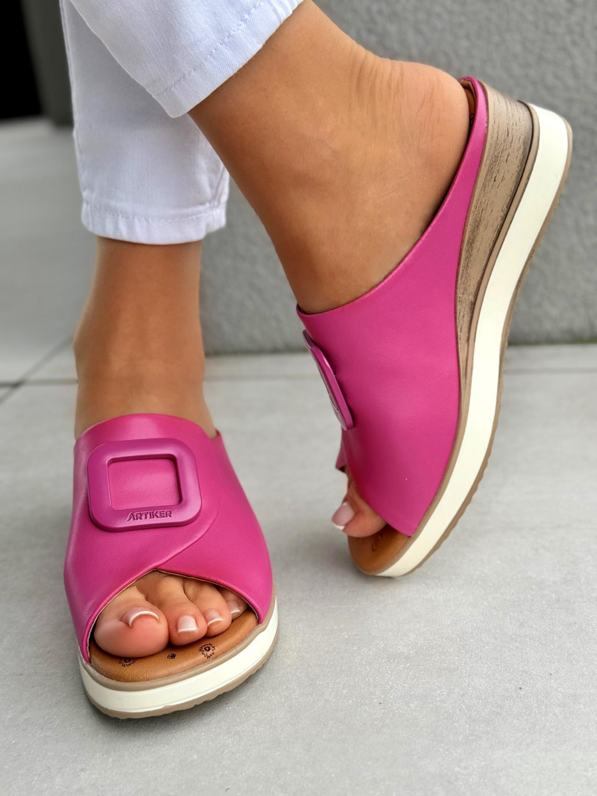 Klapki damskie ze skóry naturalnej