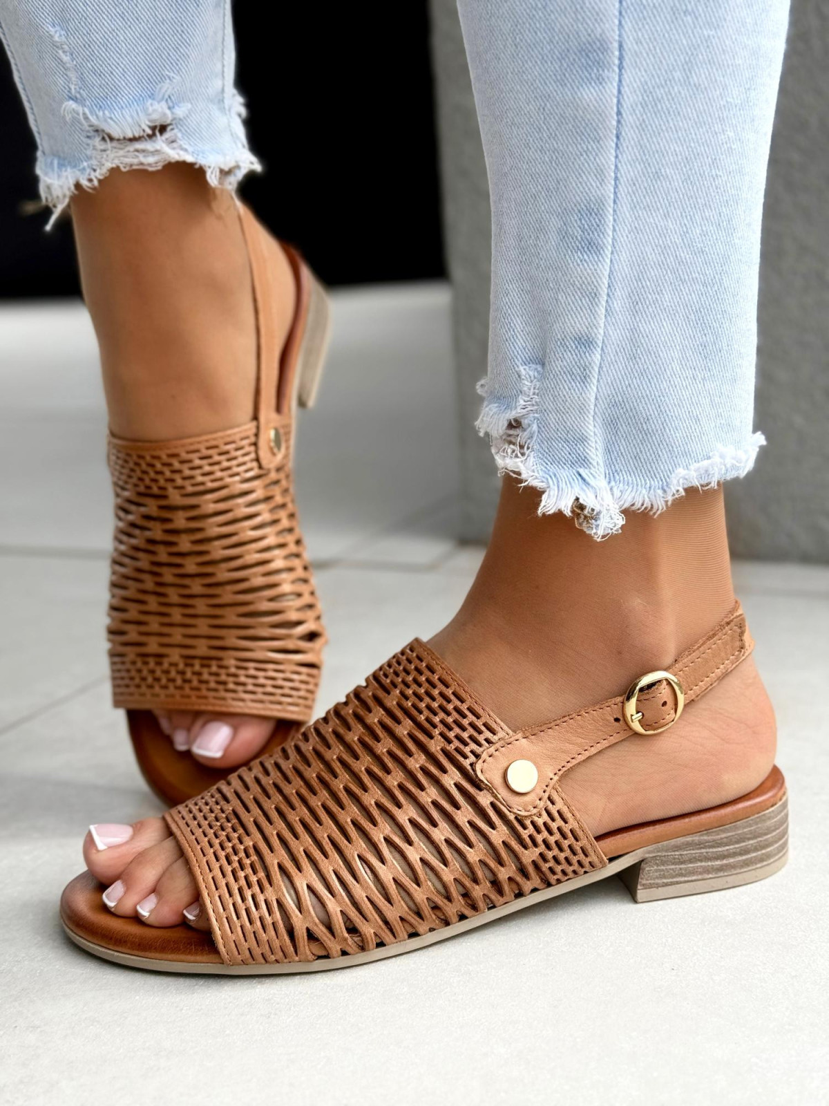 Sandałki damskie ze skóry naturalnej