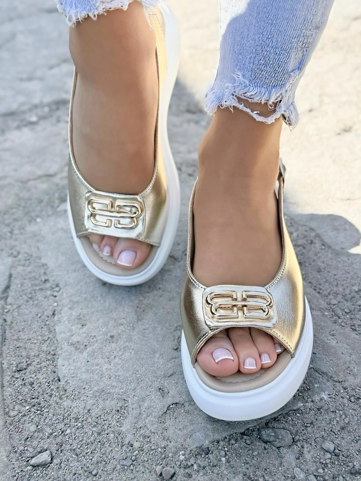 Sandałki damskie ze skóry naturalnej