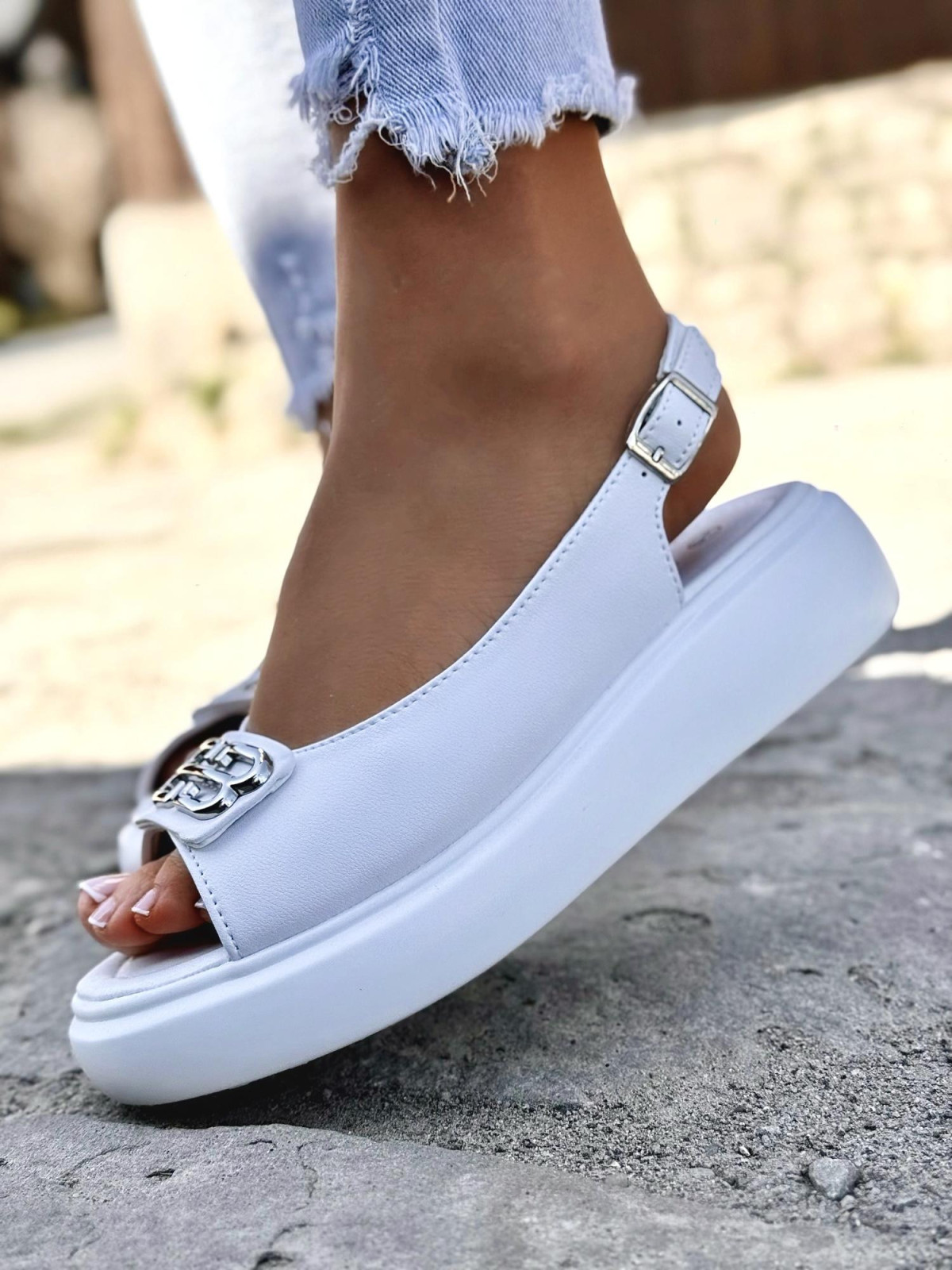 Sandałki damskie ze skóry naturalnej