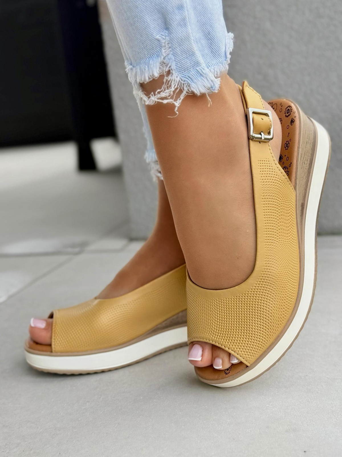 Sandałki damskie ze skóry naturalnej