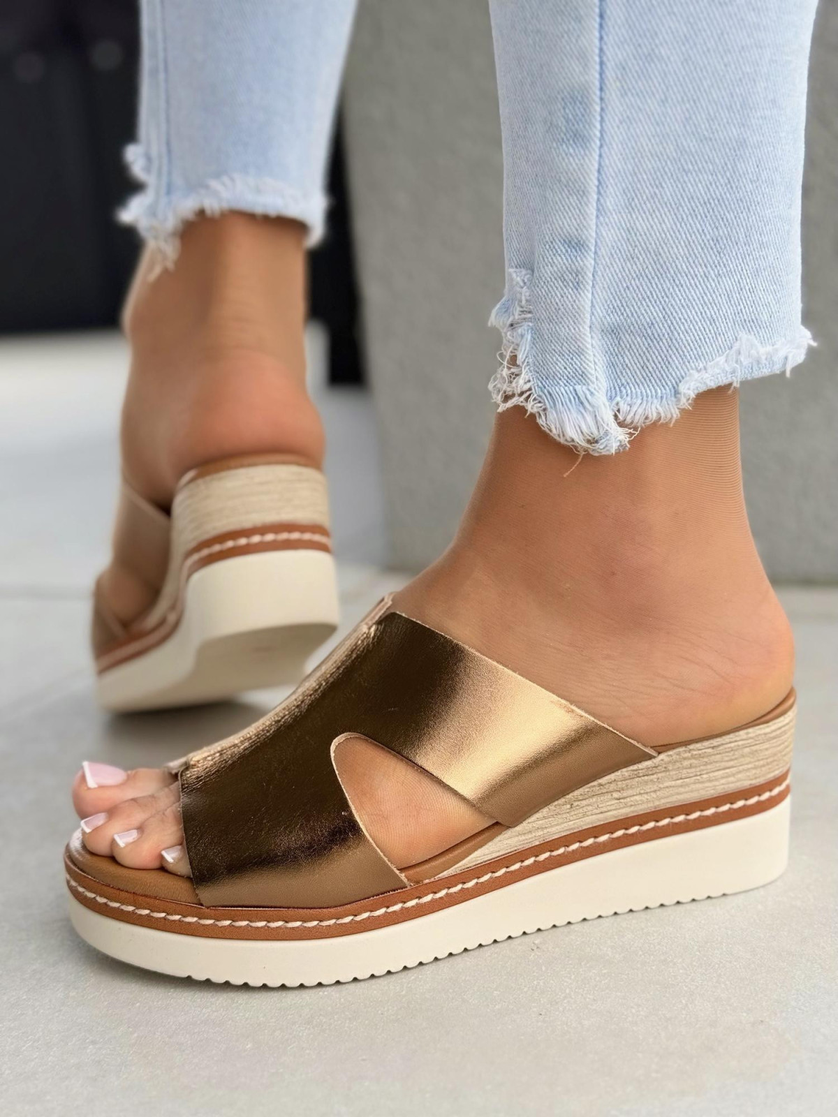 Klapki damskie ze skóry naturalnej