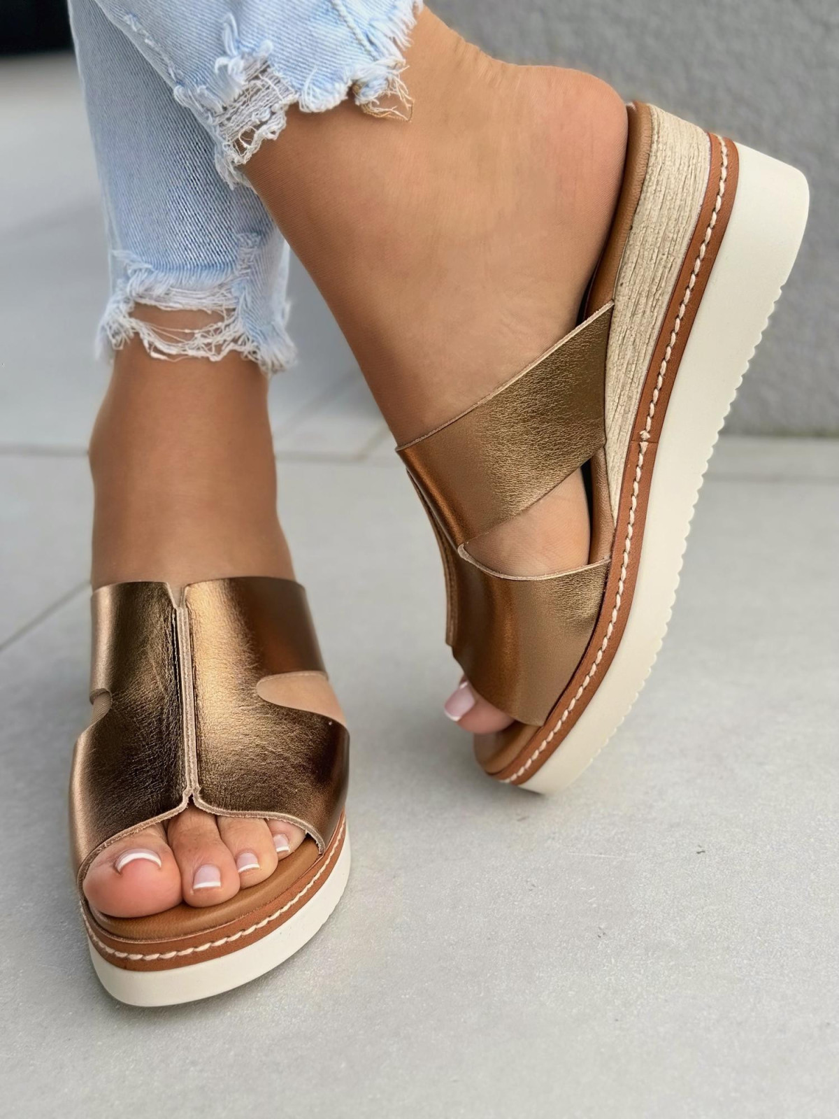 Klapki damskie ze skóry naturalnej