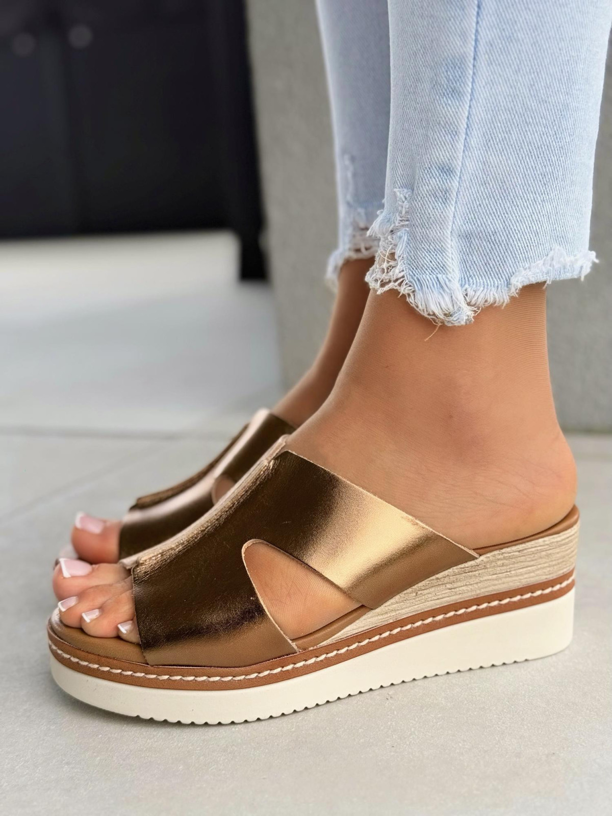 Klapki damskie ze skóry naturalnej