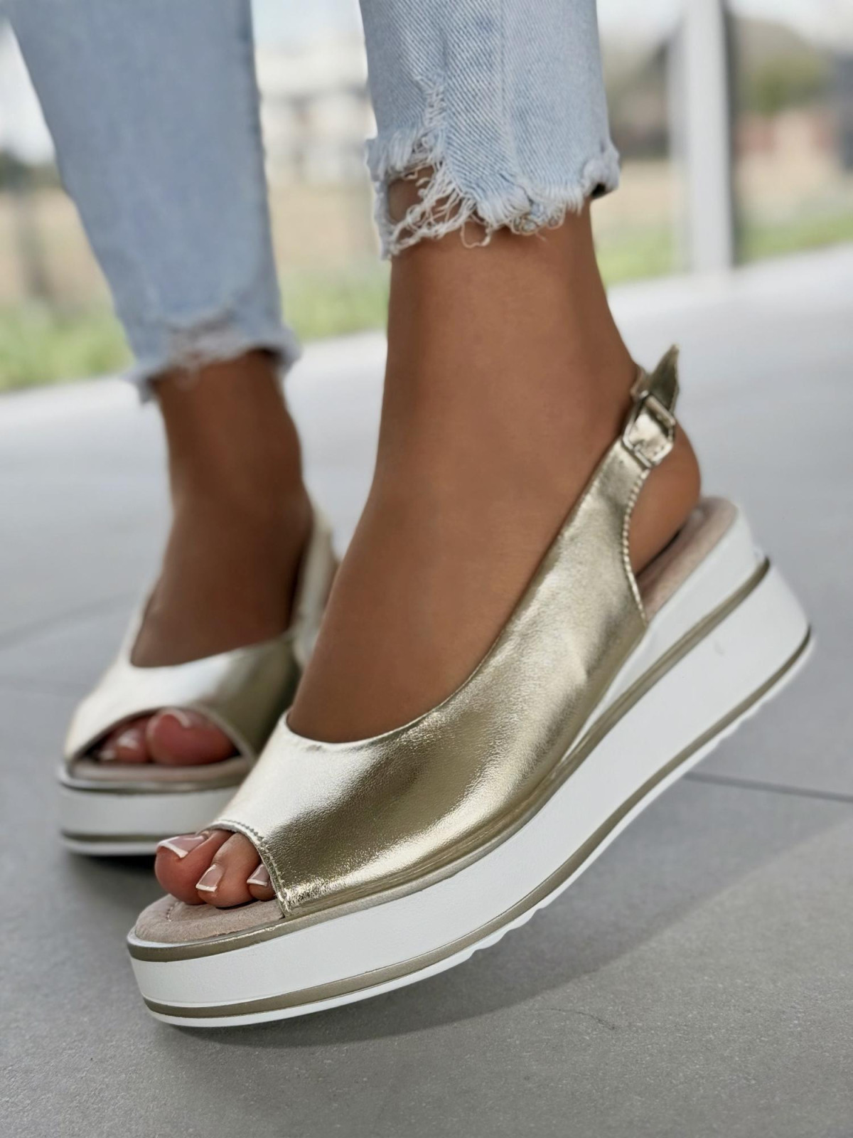 Sandałki damskie ze skóry naturalnej