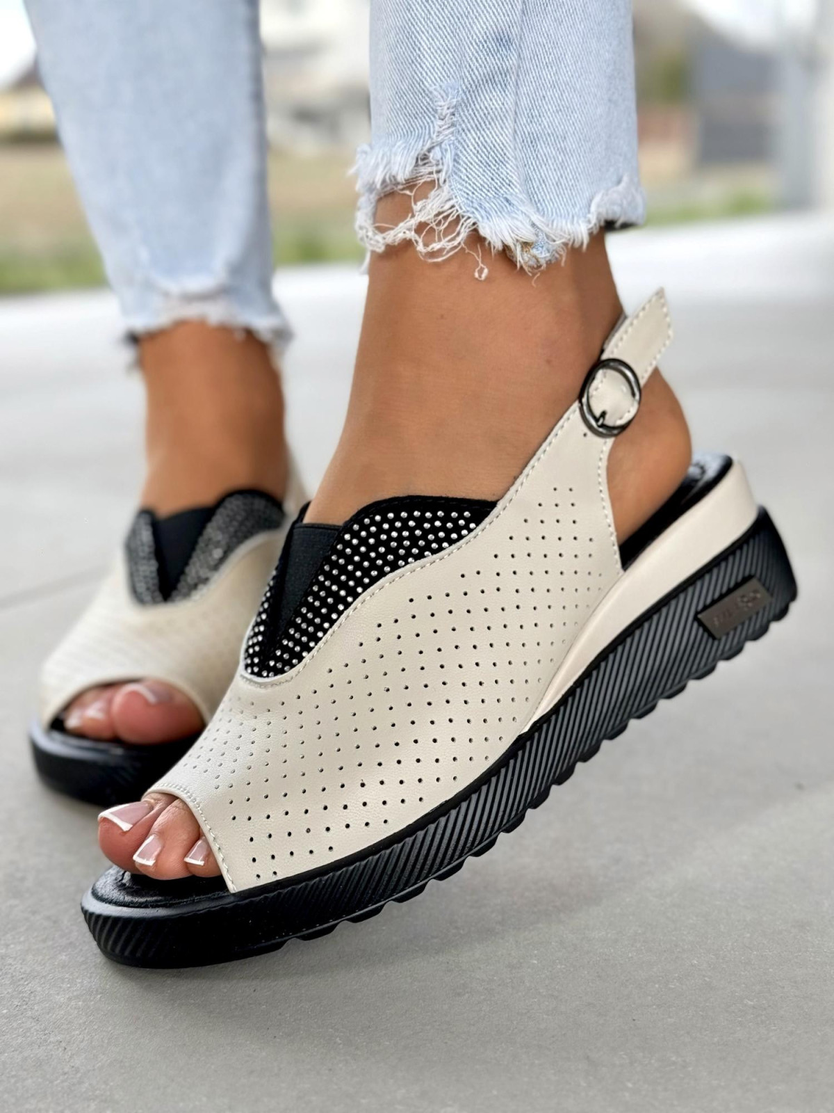 Sandałki damskie ze skóry naturalnej