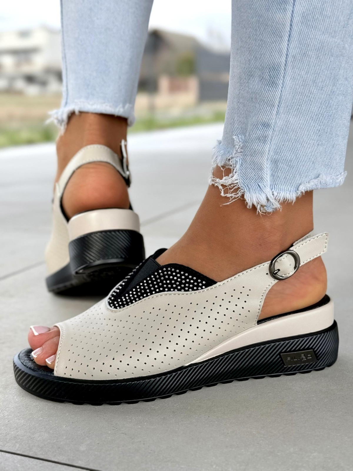 Sandałki damskie ze skóry naturalnej