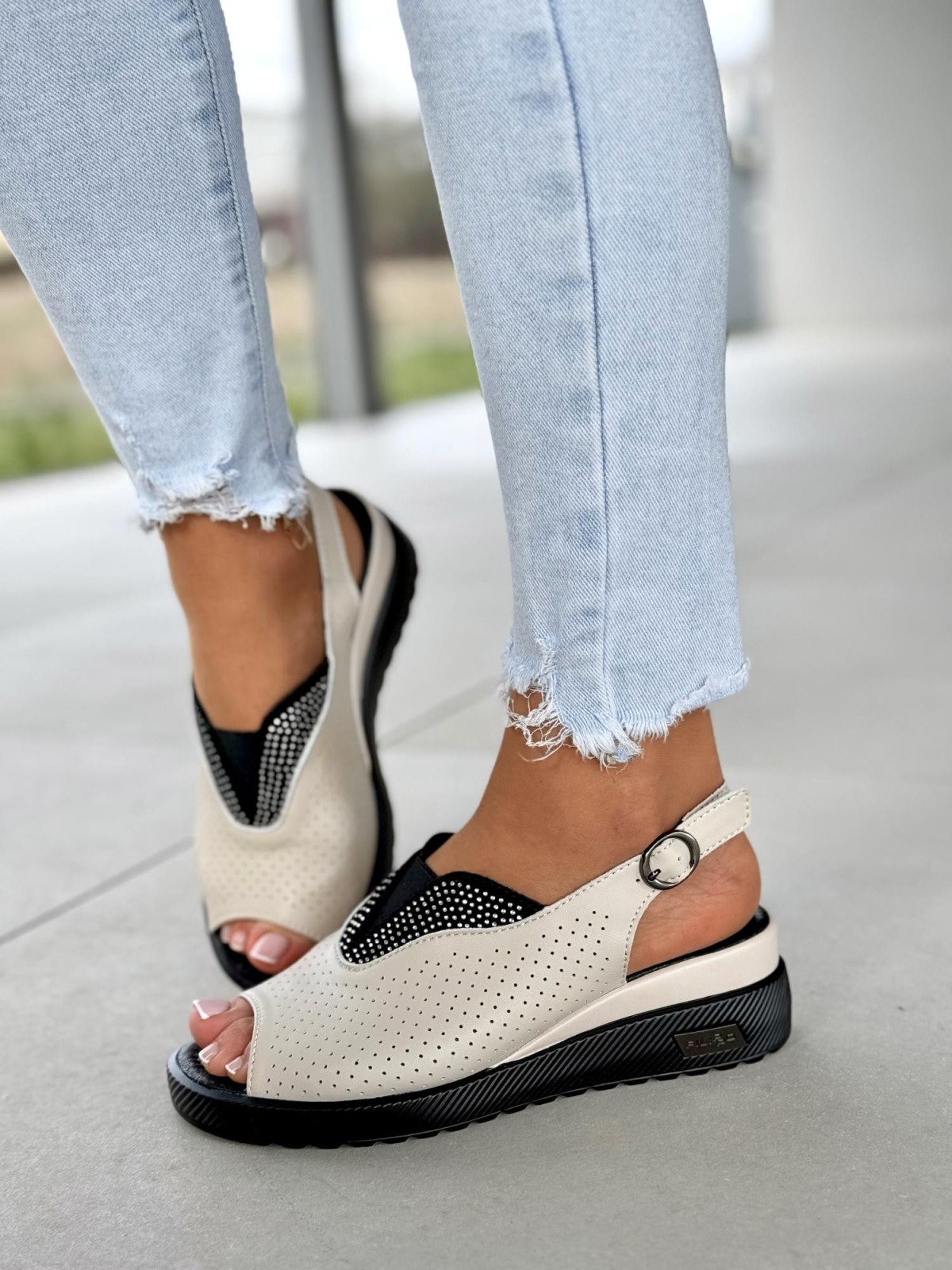 Sandałki damskie ze skóry naturalnej