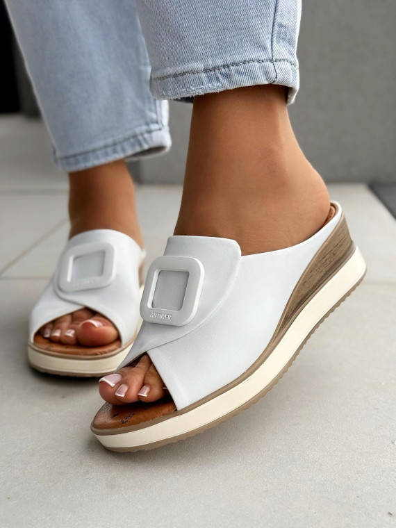 Klapki damskie ze skóry naturalnej