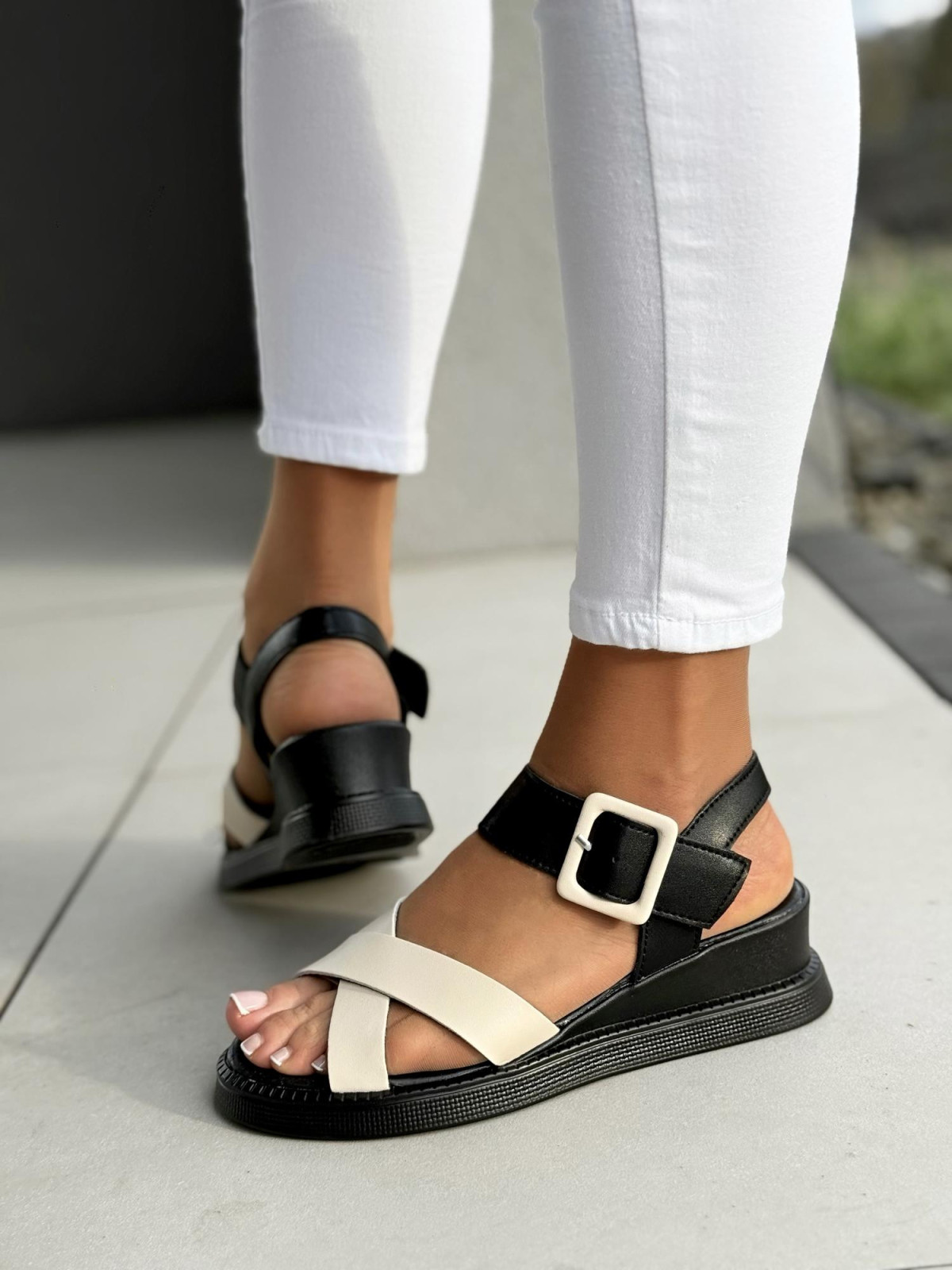 Sandałki damskie ze skóry naturalnej