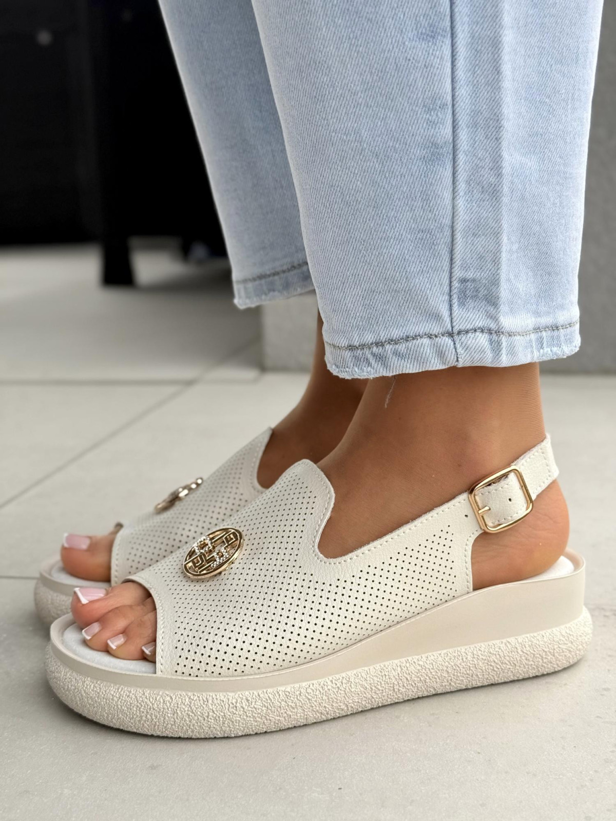 Sandałki damskie ze skóry naturalnej