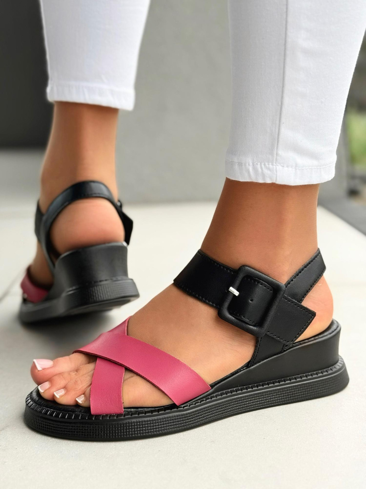 Sandałki damskie ze skóry naturalnej