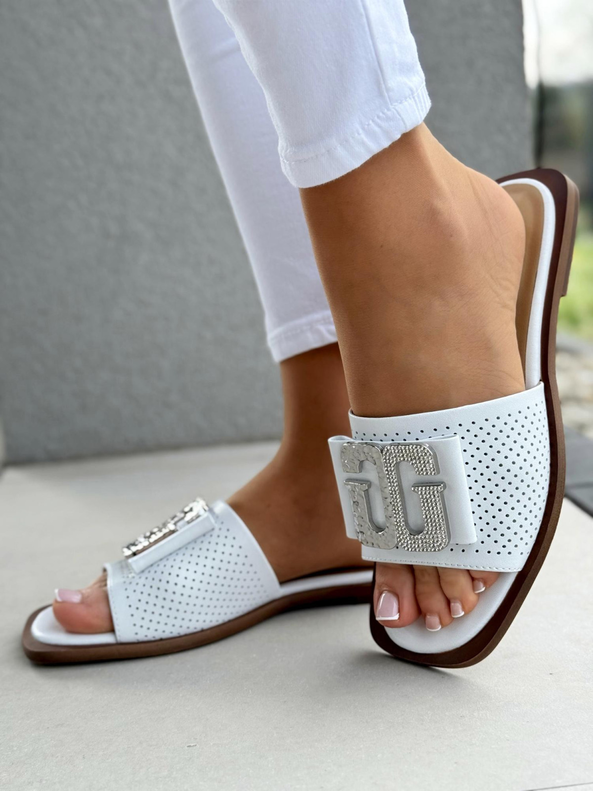 Klapki damskie ze skóry naturalnej