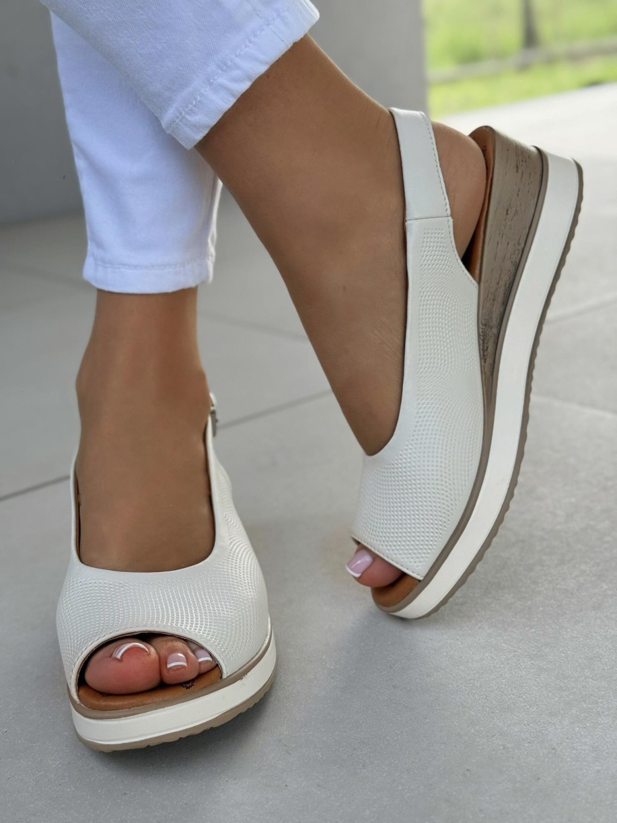 Sandałki damskie ze skóry naturalnej