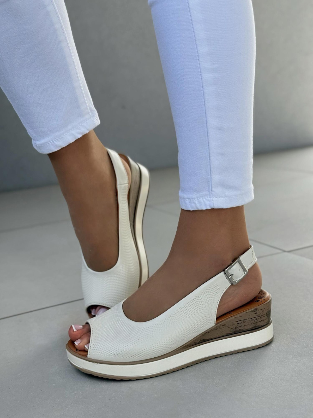 Sandałki damskie ze skóry naturalnej