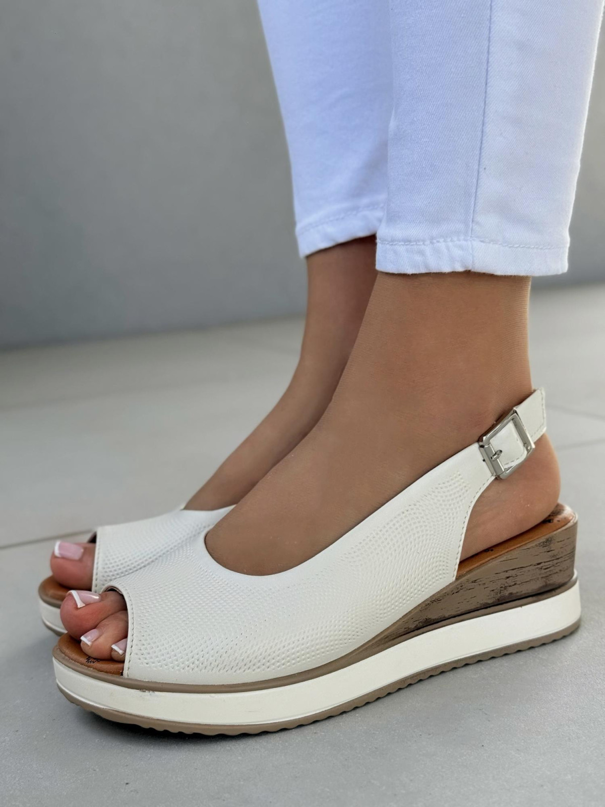 Sandałki damskie ze skóry naturalnej