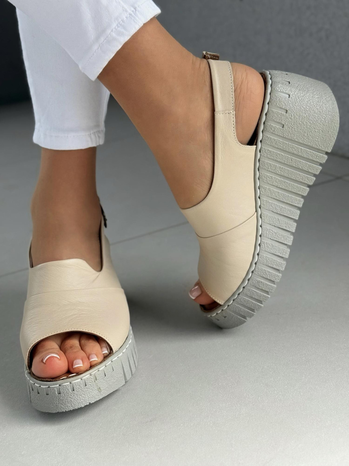 Sandałki damskie ze skóry naturalnej