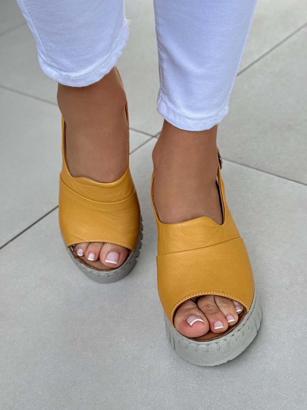 Sandałki damskie ze skóry naturalnej