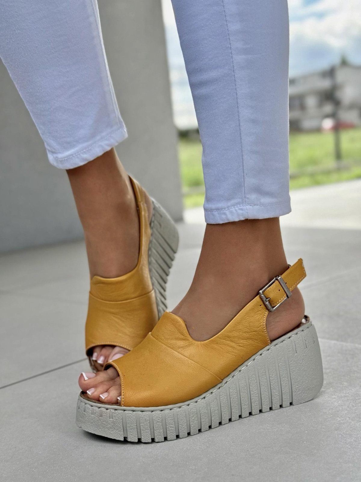 Sandałki damskie ze skóry naturalnej