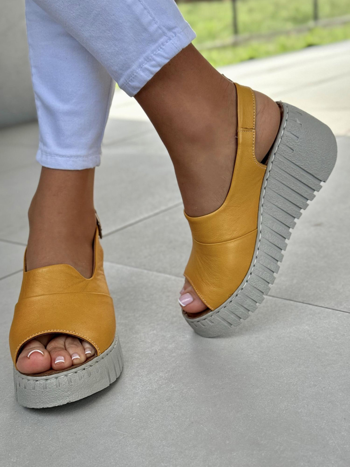 Sandałki damskie ze skóry naturalnej