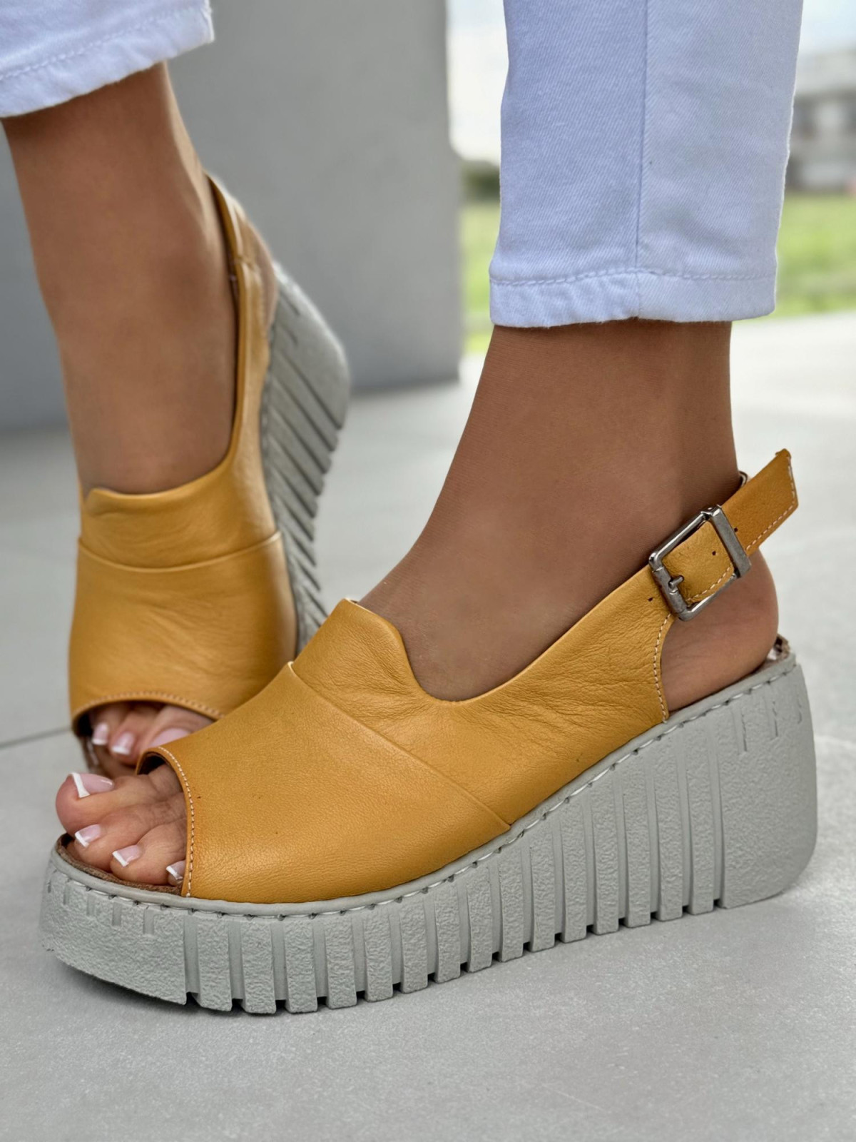 Sandałki damskie ze skóry naturalnej