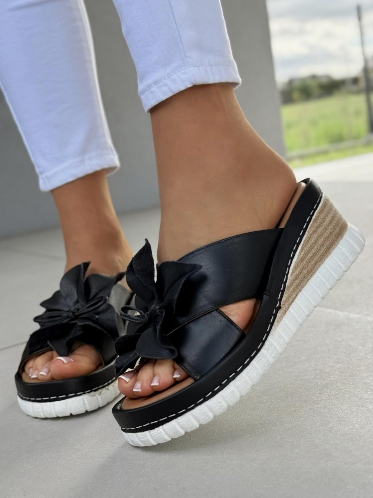 Sandałki damskie ze skóry naturalnej