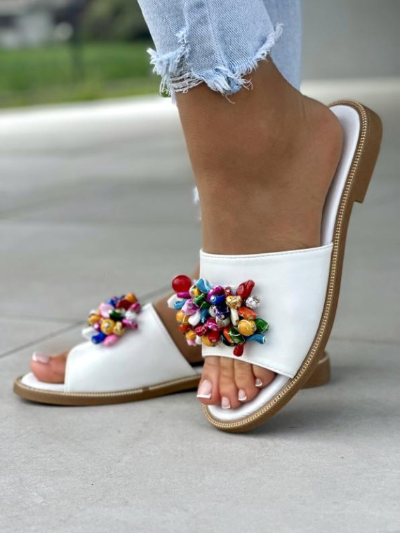 Piękne klapki damskie z multikolorową ozdobą