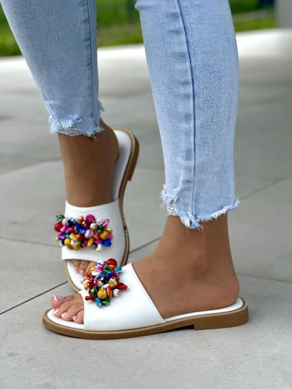 Piękne klapki damskie z multikolorową ozdobą