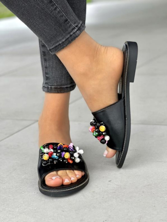 Piękne klapki damskie z multikolorową ozdobą