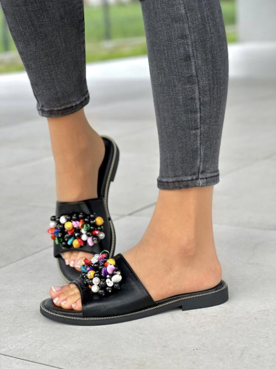 Piękne klapki damskie z multikolorową ozdobą