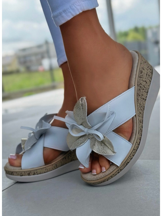 Klapki damskie na koturnie ze skóry naturalnej