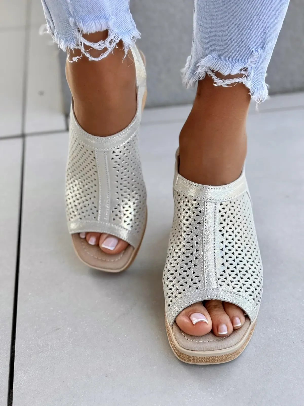 Sanały damskie ze skóry naturalnej