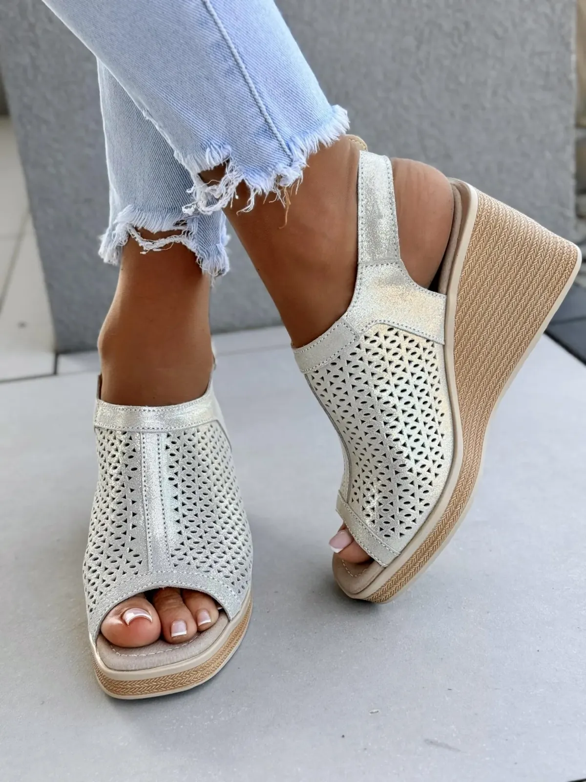 Sanały damskie ze skóry naturalnej