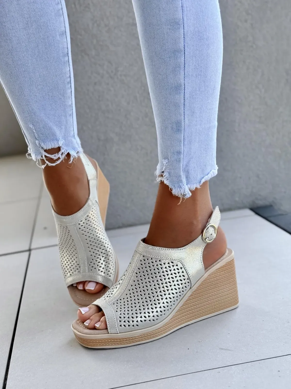 Sanały damskie ze skóry naturalnej