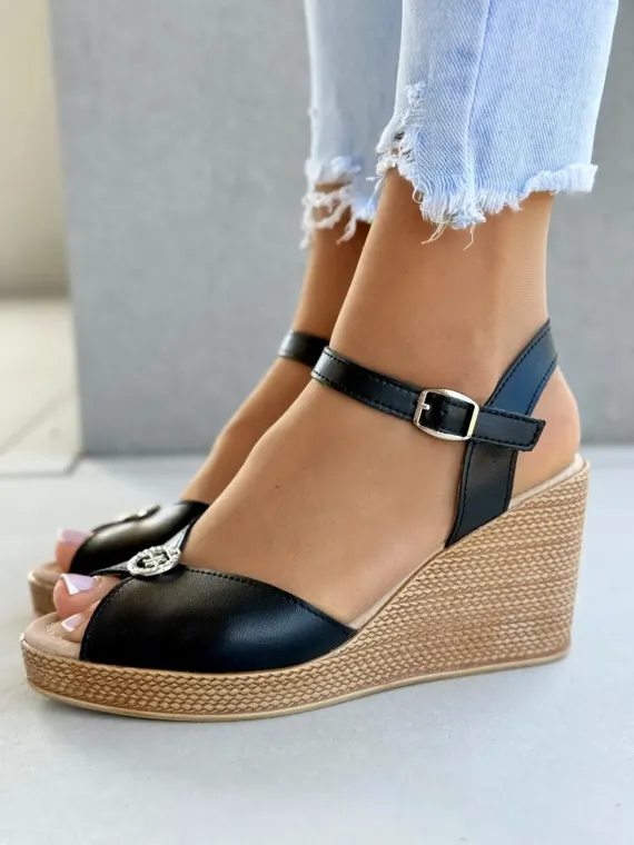 Sandałki na koturnie ze skóry naturalnej