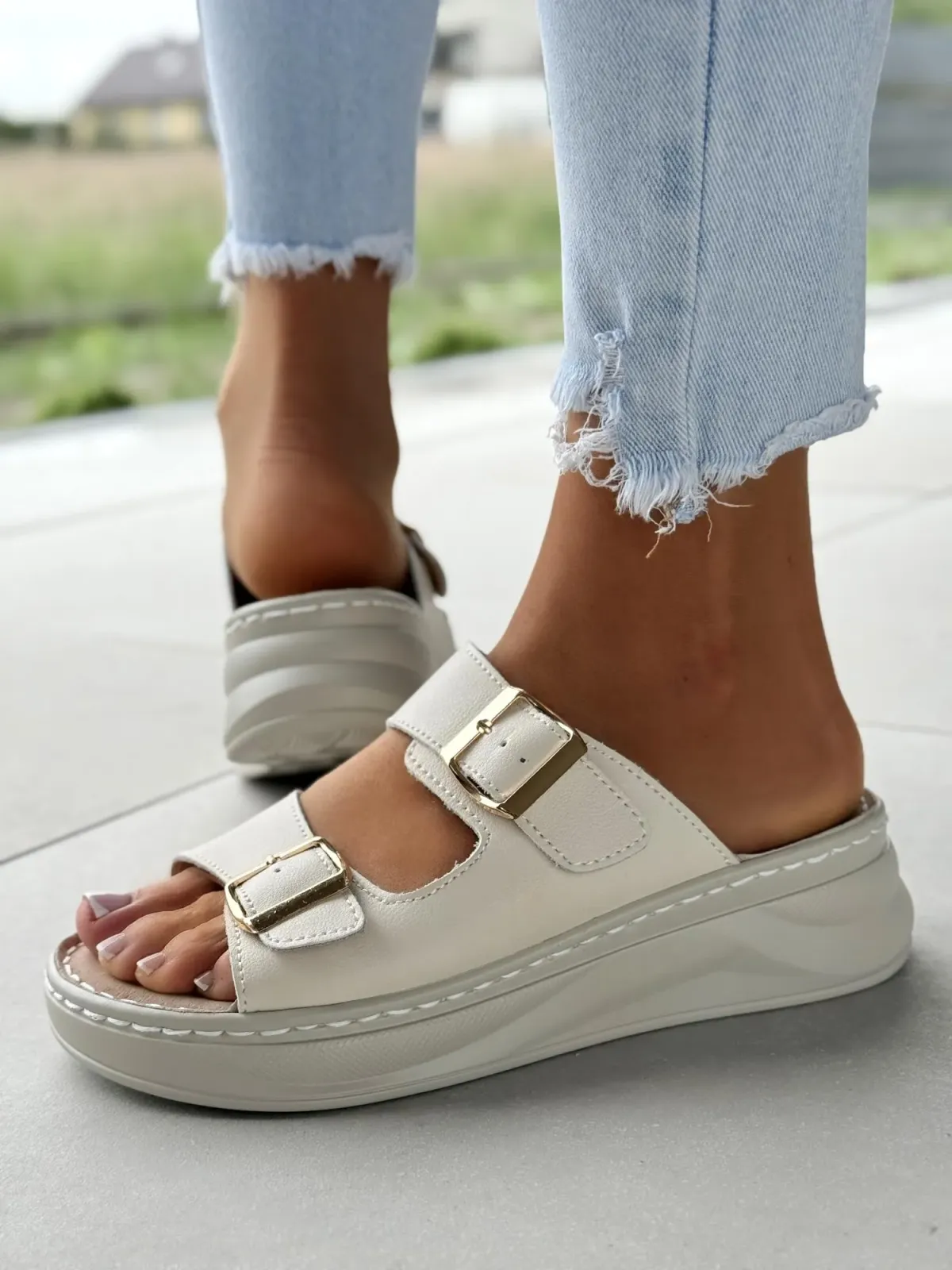 Klapki damskie ze skóry naturalnej