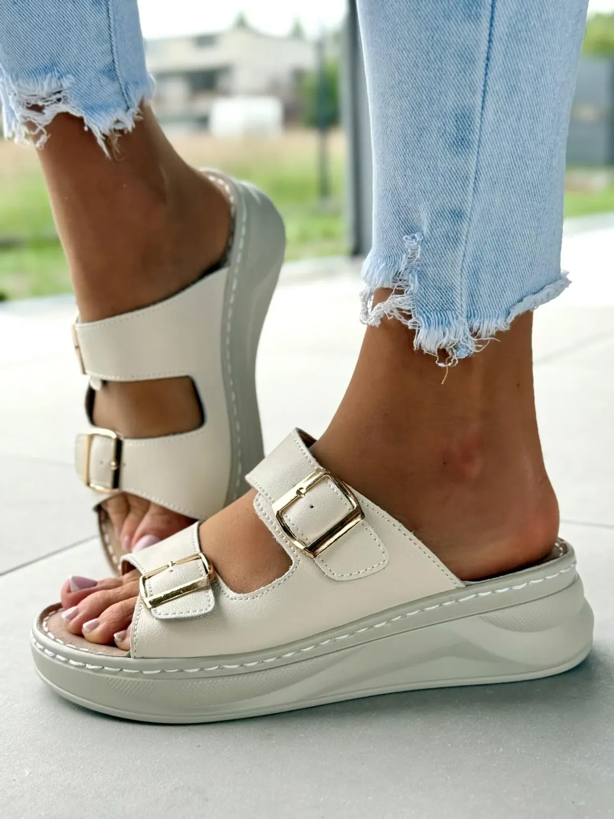 Klapki damskie ze skóry naturalnej