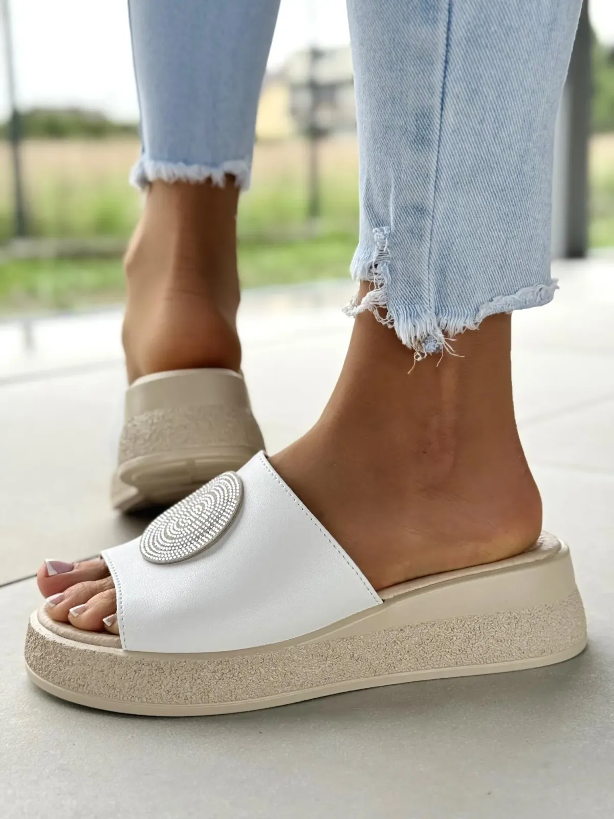 Klapki damskie ze skóry naturalnej