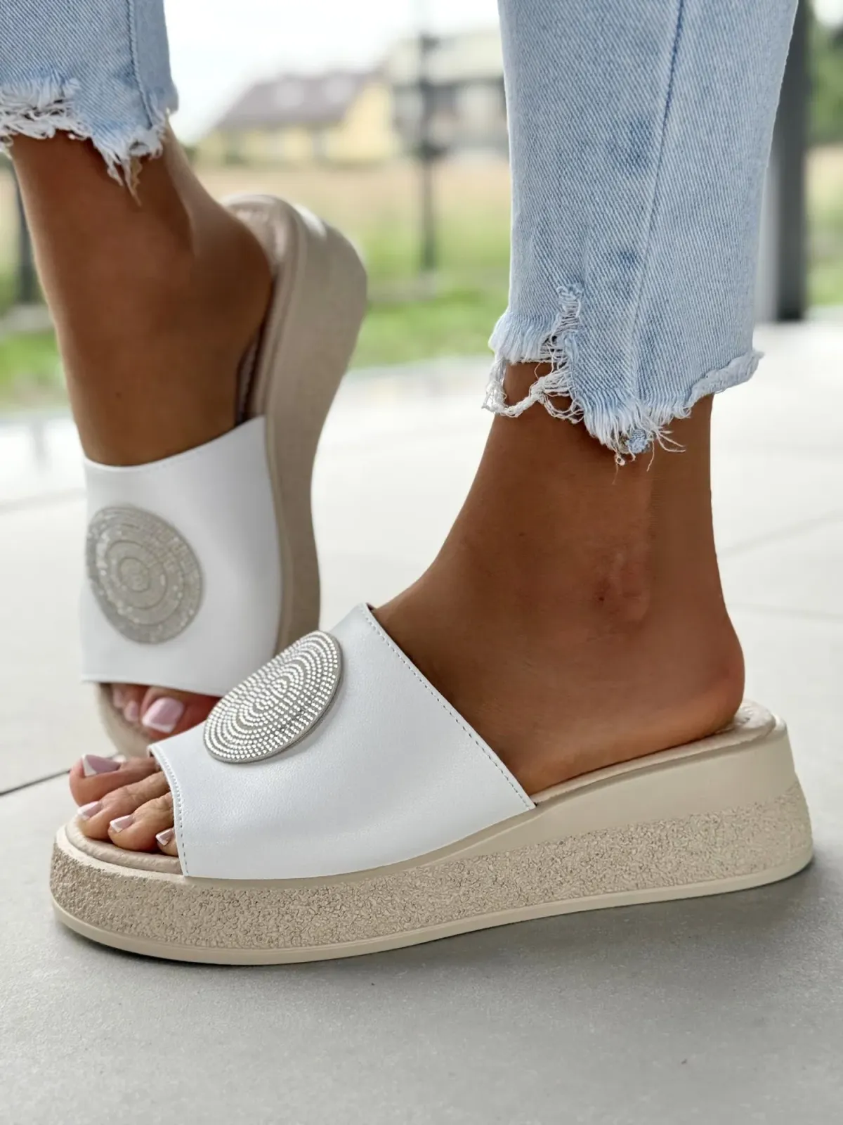 Klapki damskie ze skóry naturalnej