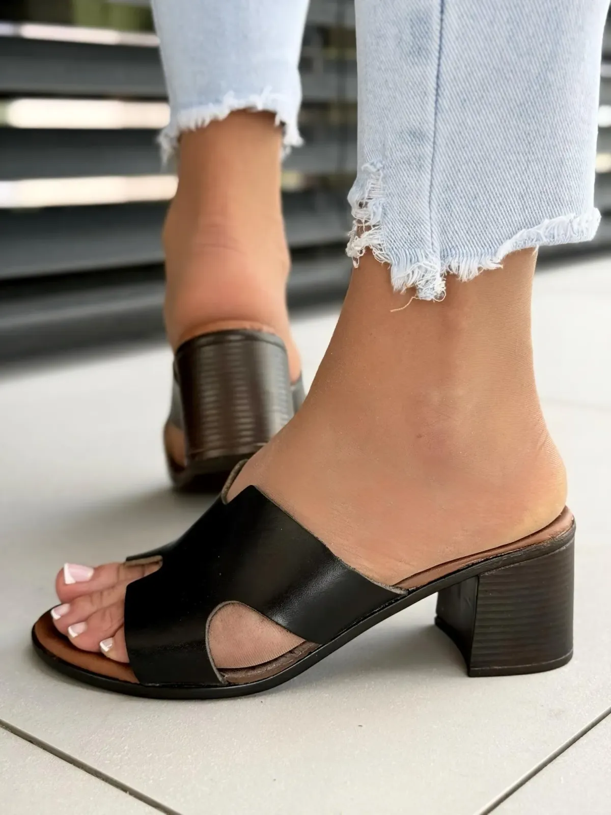 Klapki damskie ze skóry naturalnej