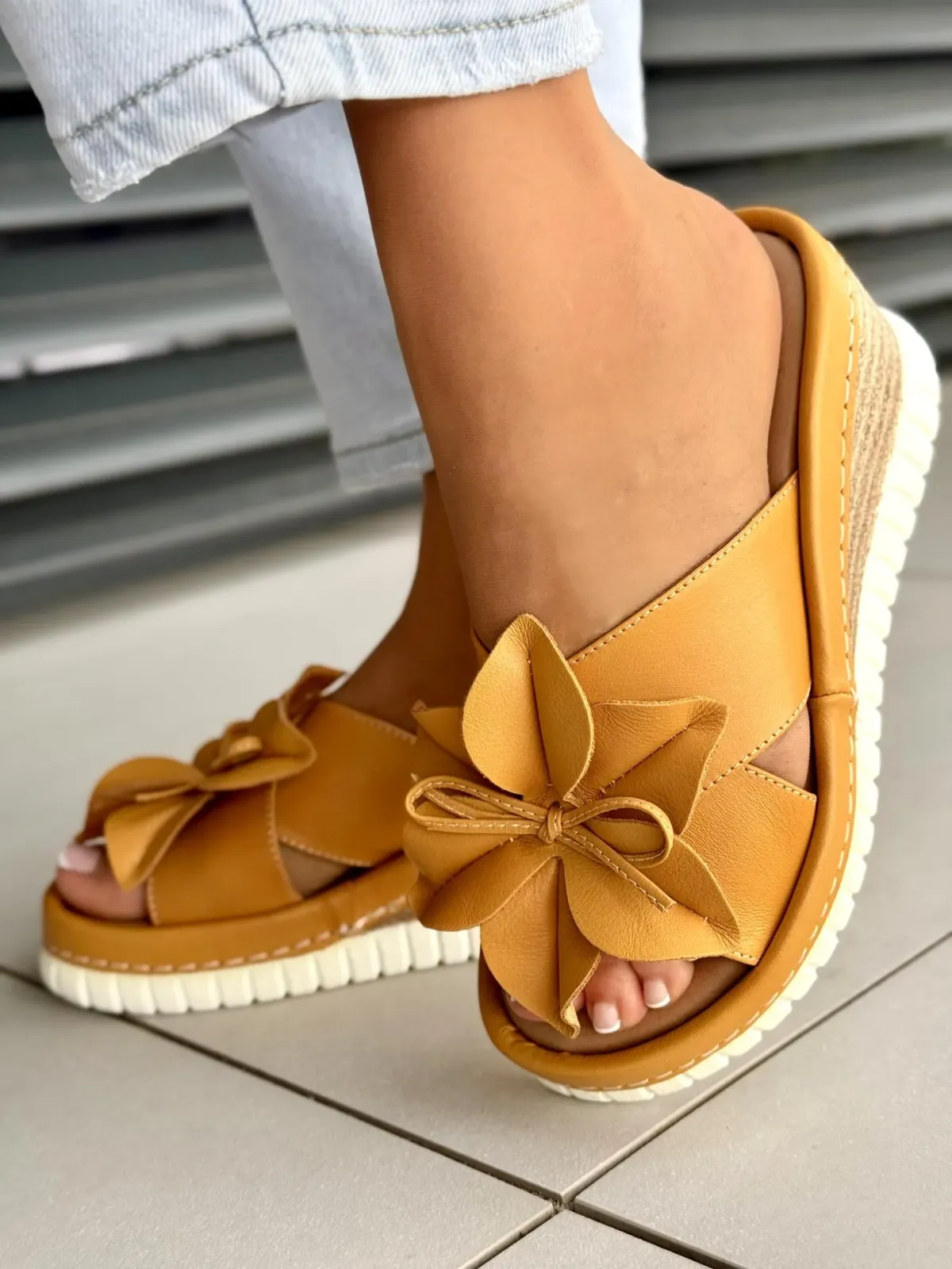 Klapki damskie ze skóry naturalnej