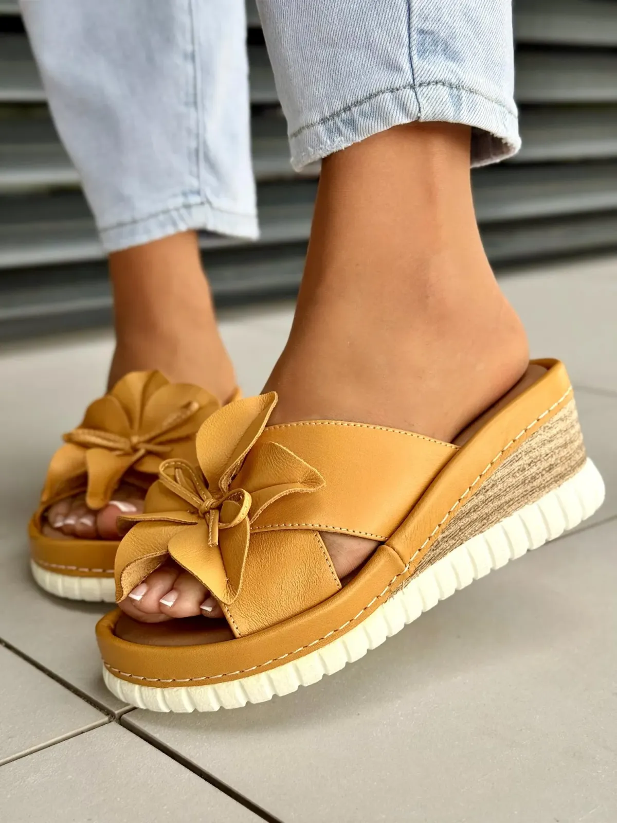 Klapki damskie ze skóry naturalnej